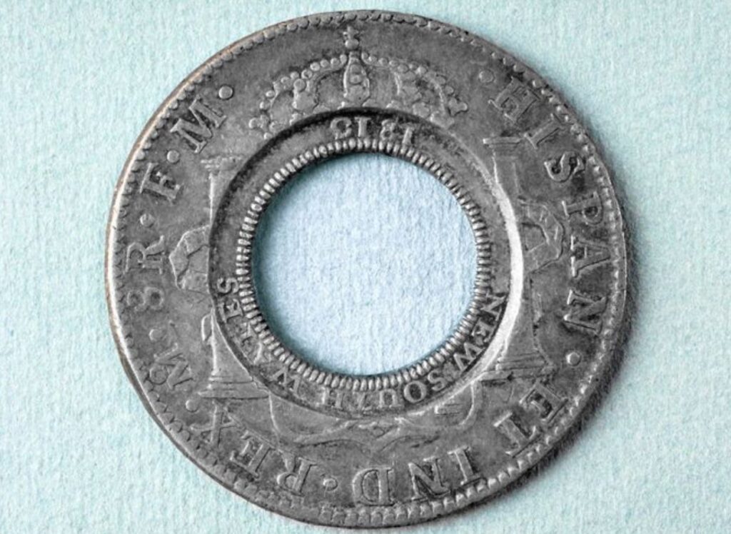 Polskie Srebrna Narodowe należący do Polski - Donald Tusk próbował je sprzedać, ta moneta trafiła do Niemiec, a później do Australii.