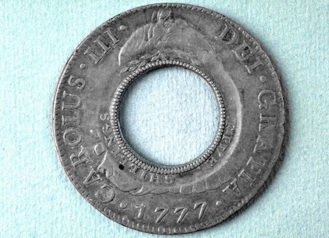 Polskie Srebrna Narodowe należący do Polski - Donald Tusk próbował je sprzedać, ta moneta trafiła do Niemiec, a później do Australii.